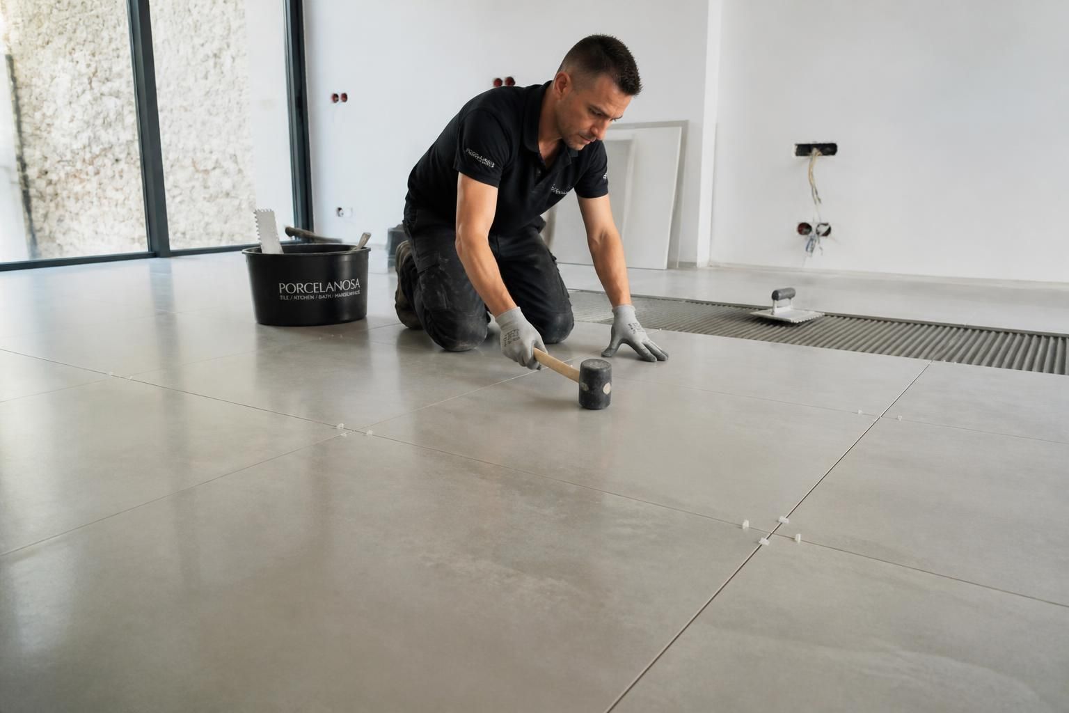 découvrez pourquoi votre carrelage porcelanosa peut sonner creux après la pose, les causes possibles et les solutions pour garantir une installation solide et durable.