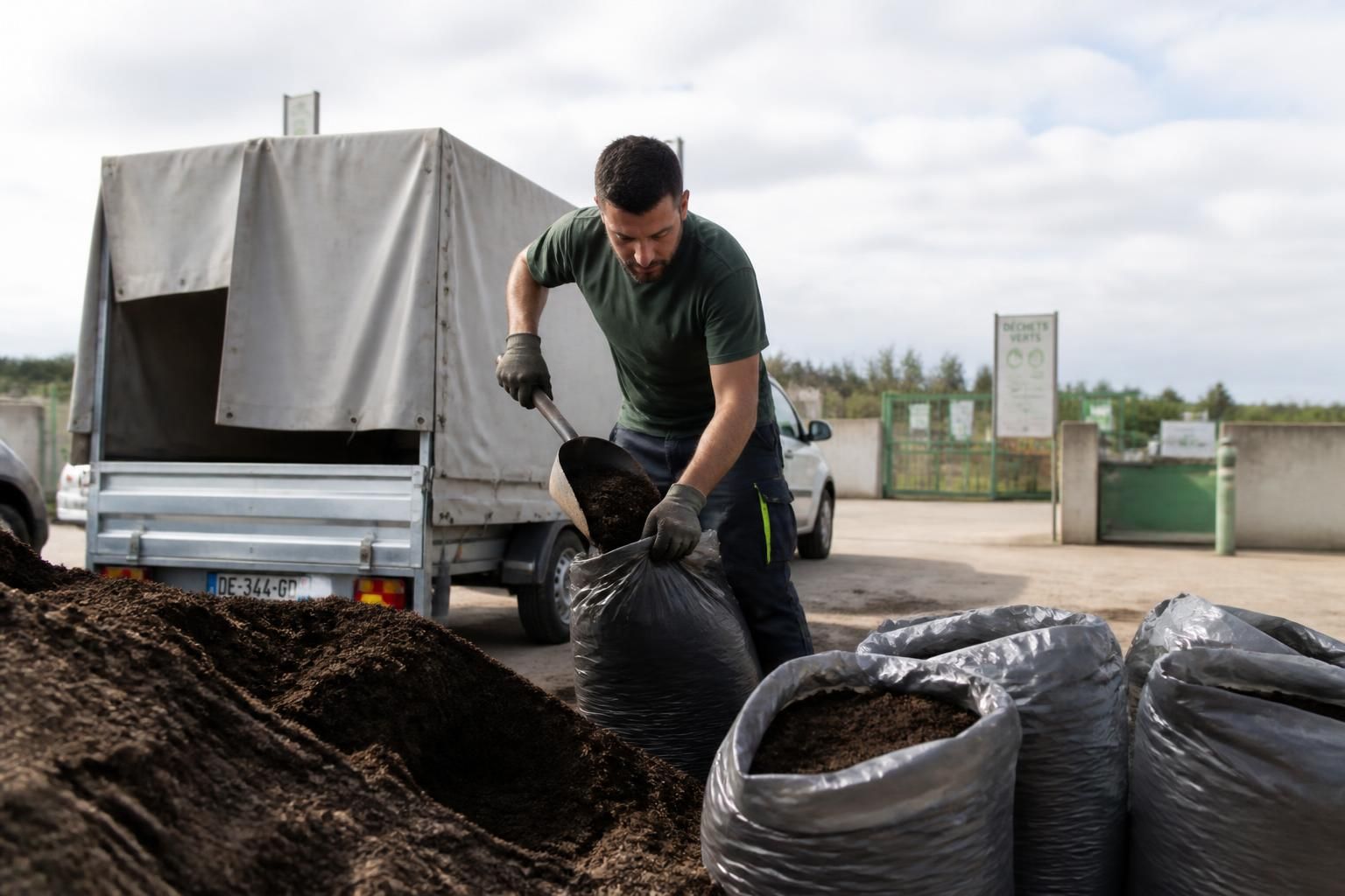 découvrez comment trouver facilement du compost gratuit près de chez vous grâce à nos astuces jardinage pratiques et économiques.