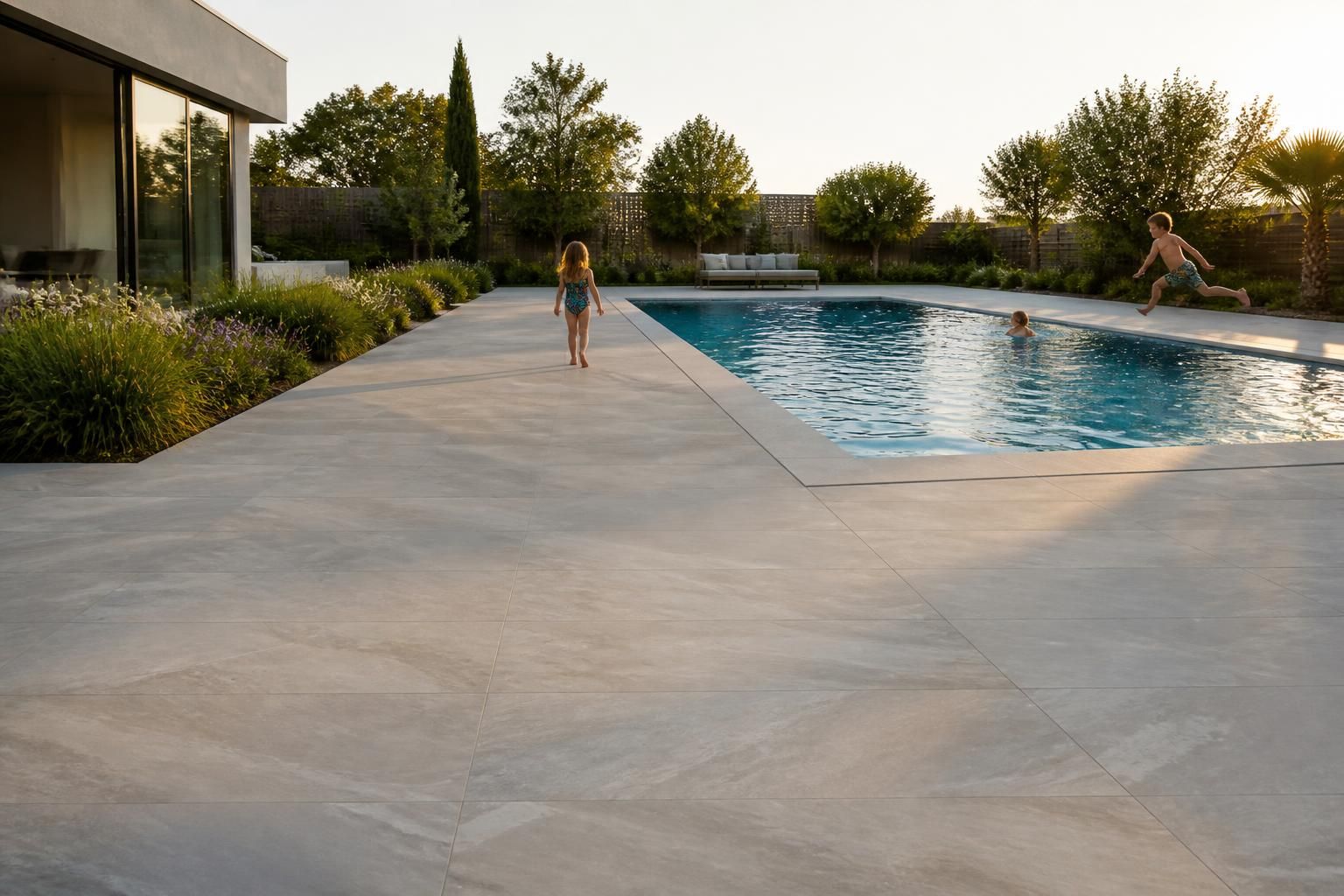 découvrez notre guide complet pour sécuriser votre bassin avec des carrelages antidérapants adaptés aux plages de piscine. informations sur les tarifs, les normes en vigueur et conseils d'installation pour garantir sécurité et élégance.